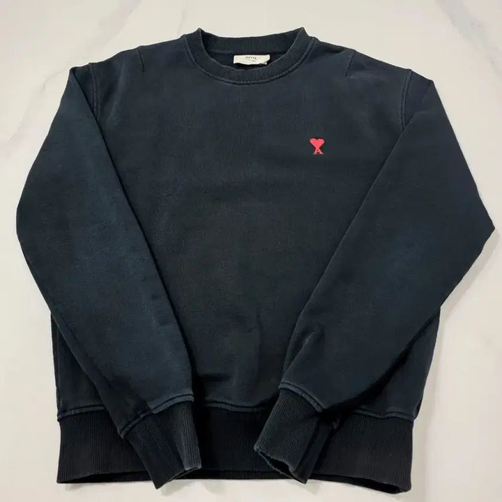 [BUNJANG] AMI Small Heart Logo Sweatshirt Black / [정품] 아미(AMI) 스몰 하트 로고 맨투맨 블랙 95