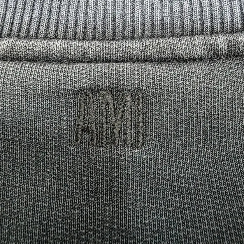 [BUNJANG] AMI Small Heart Logo Sweatshirt Black / [정품] 아미(AMI) 스몰 하트 로고 맨투맨 블랙 95