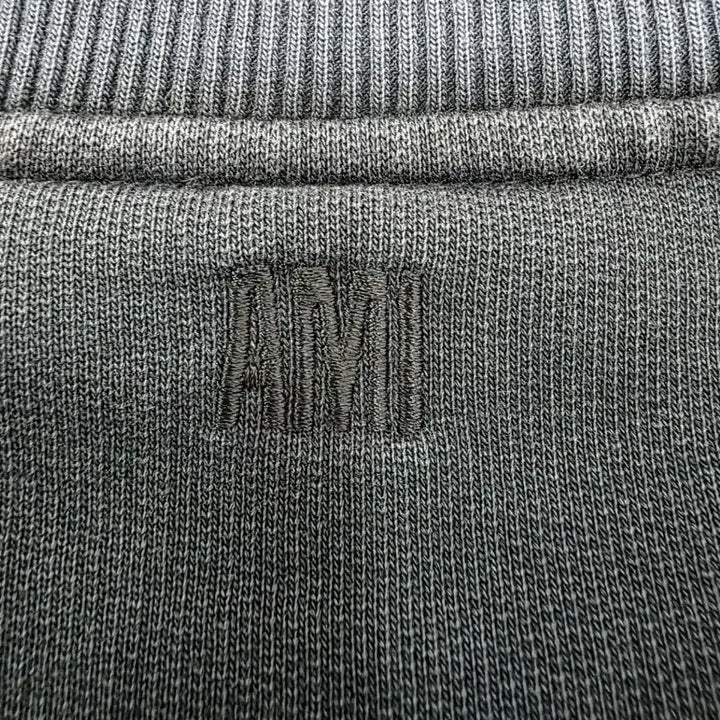 [BUNJANG] AMI Small Heart Logo Sweatshirt Black / [정품] 아미(AMI) 스몰 하트 로고 맨투맨 블랙 95