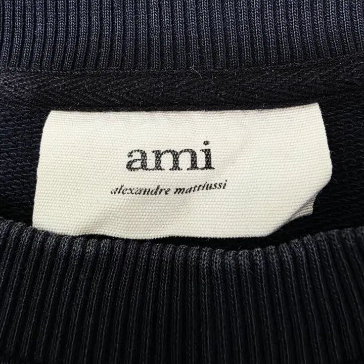 [BUNJANG] AMI Small Heart Logo Sweatshirt Black / [정품] 아미(AMI) 스몰 하트 로고 맨투맨 블랙 95