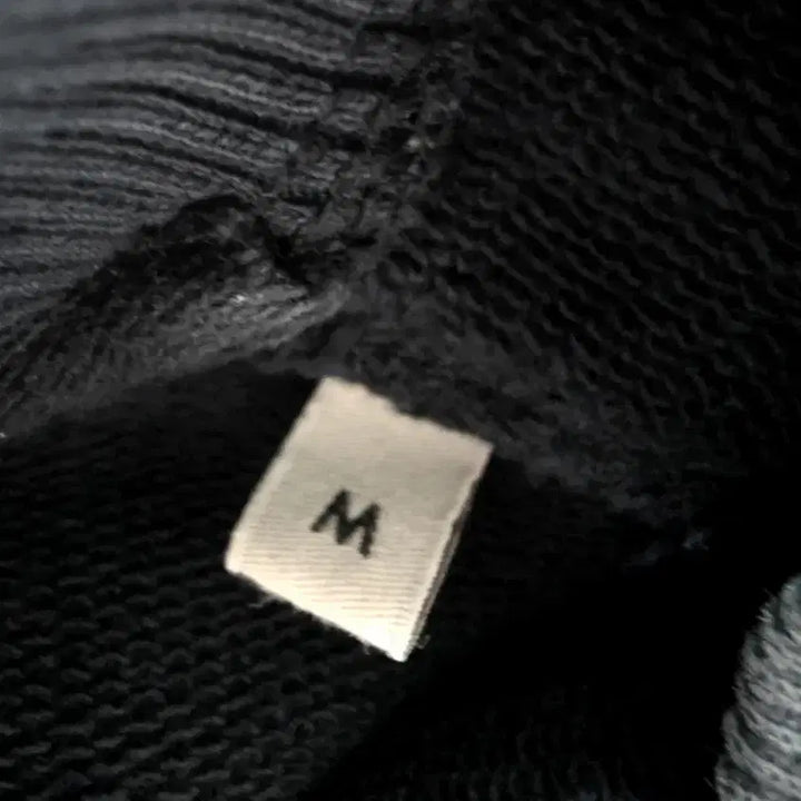 [BUNJANG] AMI Small Heart Logo Sweatshirt Black / [정품] 아미(AMI) 스몰 하트 로고 맨투맨 블랙 95