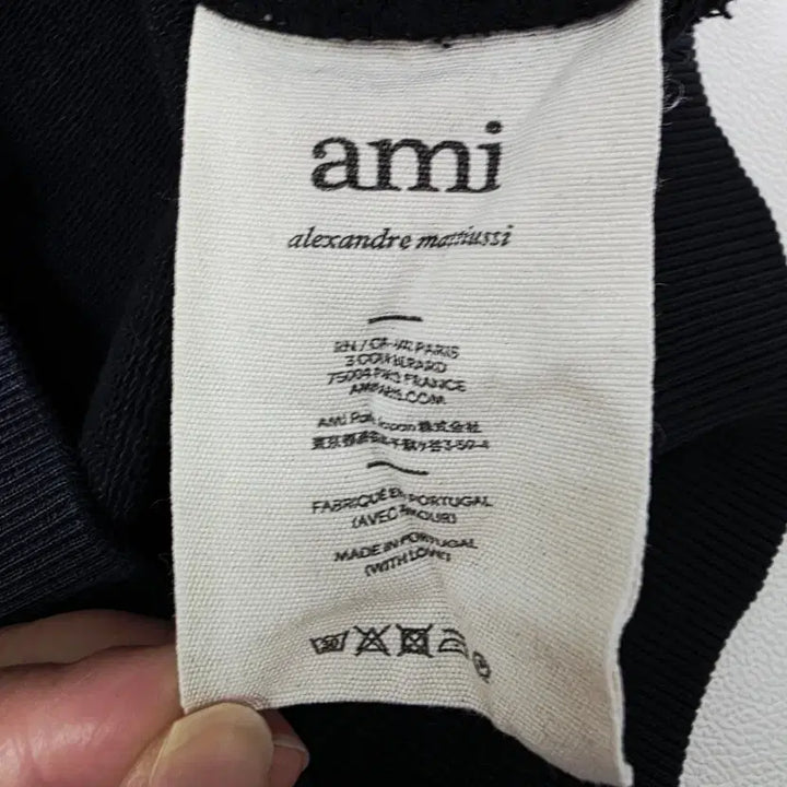 [BUNJANG] AMI Small Heart Logo Sweatshirt Black / [정품] 아미(AMI) 스몰 하트 로고 맨투맨 블랙 95
