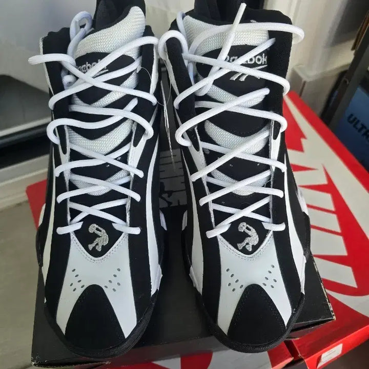 [BUNJANG] Reebok Shaqnosis Size 300 Sneakers / 리복 샤크노시스 300사이즈
