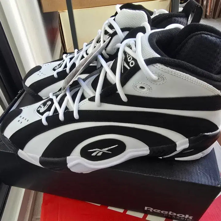[BUNJANG] Reebok Shaqnosis Size 300 Sneakers / 리복 샤크노시스 300사이즈