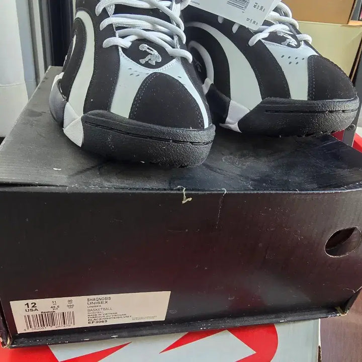 [BUNJANG] Reebok Shaqnosis Size 300 Sneakers / 리복 샤크노시스 300사이즈