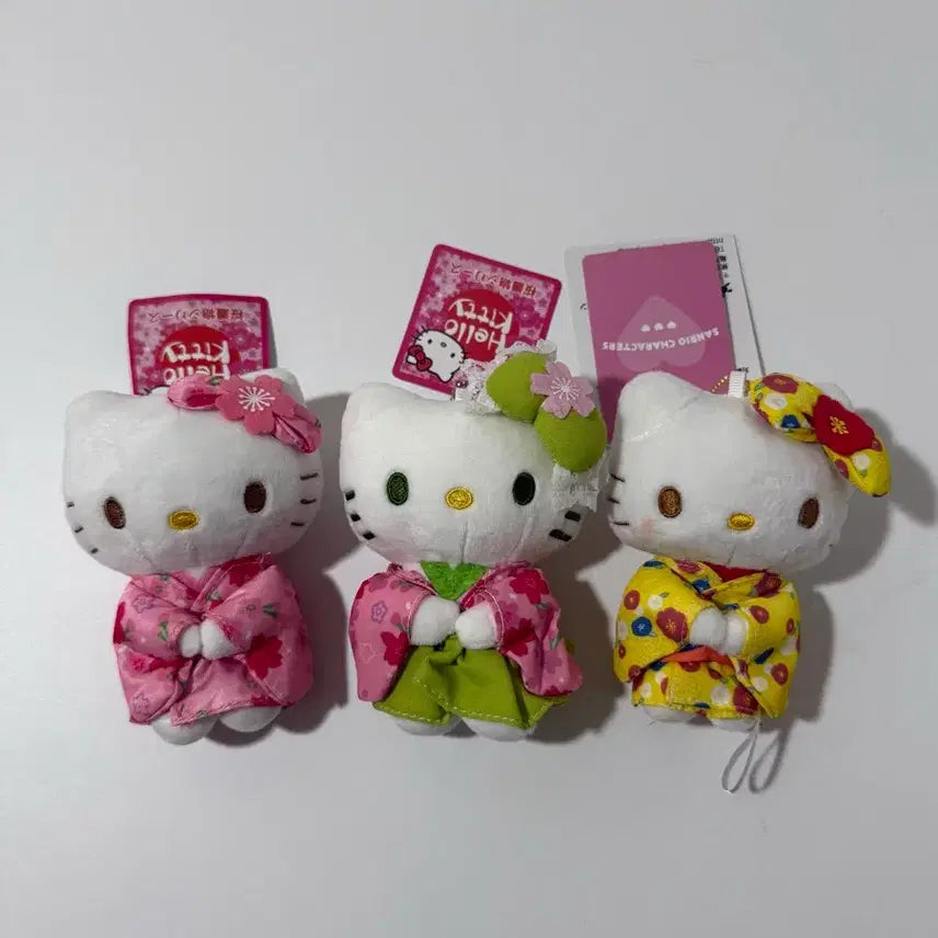 [BUNJANG] Sanrio Hello Kitty Kimono Doll Keyring / 산리오 헬로키티 기모노 인형 키링