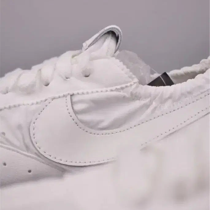 [BUNJANG] Nike x Jacquemus White Sneakers (Size 265mm) / 나이키 x 자크뮈스 화이트 스니커즈 미끄럼 방지 신발사이265mm 42