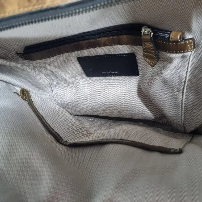 [BUNJANG] LOUISA and Lounge Vintage Brown Leather Backpack / 루즈앤 라운지 빈티지 브라운 가죽 백팩