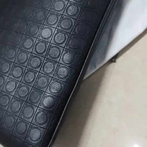 [BUNJANG] Ferragamo Gancini Slim Crossbody Bag / 페라가모 남자 간치니 크로스백