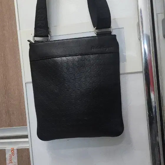 [BUNJANG] Ferragamo Gancini Slim Crossbody Bag / 페라가모 남자 간치니 크로스백