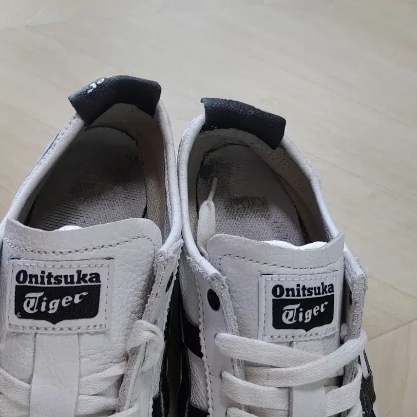 [SOLD OUT] 오니츠카타이거 멕시코 66 흰/검 260