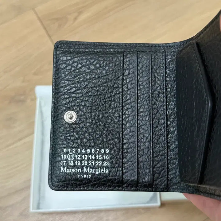 [SOLD OUT] 마르지엘라 컴팩트 반지갑 판매합니다.