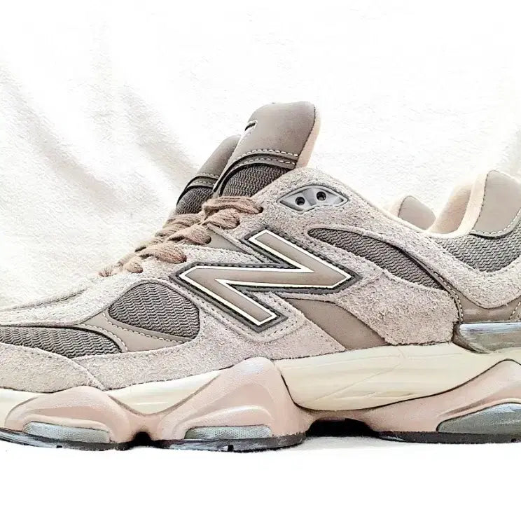 [BUNJANG] New Balance 9060 Mushroom Beige Sneakers / NB 뉴발란스 9060 머쉬룸 베이지 290 <새상품>