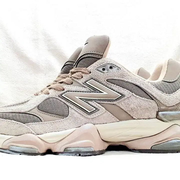 [BUNJANG] New Balance 9060 Mushroom Beige Sneakers / NB 뉴발란스 9060 머쉬룸 베이지 290 <새상품>