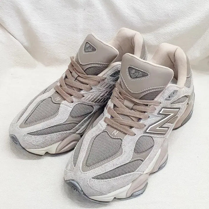 [BUNJANG] New Balance 9060 Mushroom Beige Sneakers / NB 뉴발란스 9060 머쉬룸 베이지 290 <새상품>