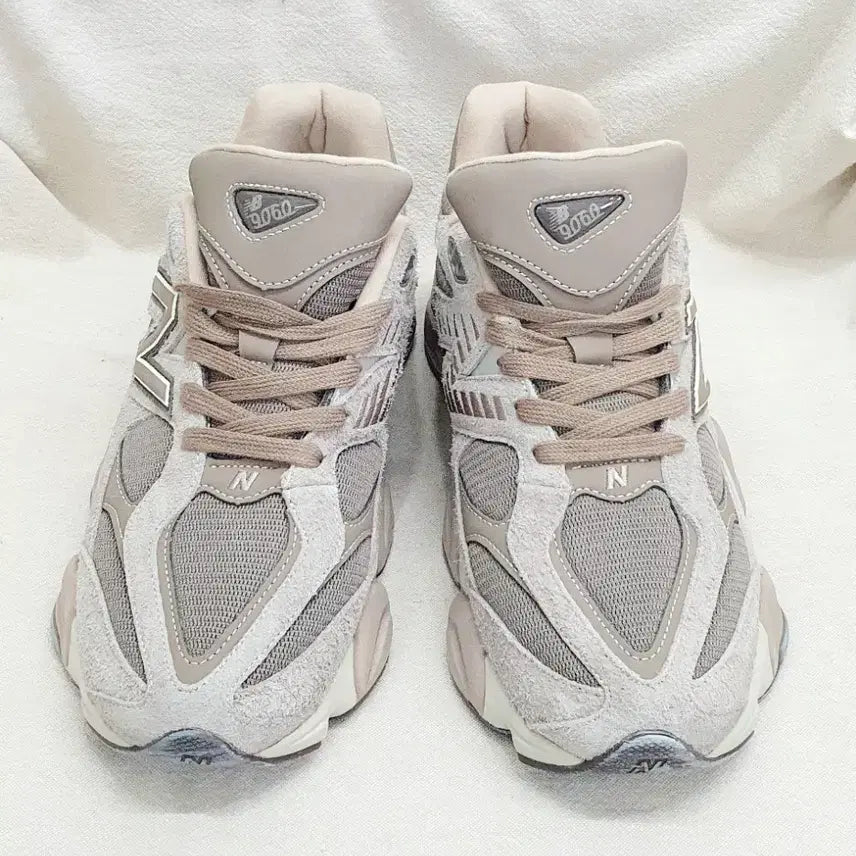 [BUNJANG] New Balance 9060 Mushroom Beige Sneakers / NB 뉴발란스 9060 머쉬룸 베이지 290 <새상품>