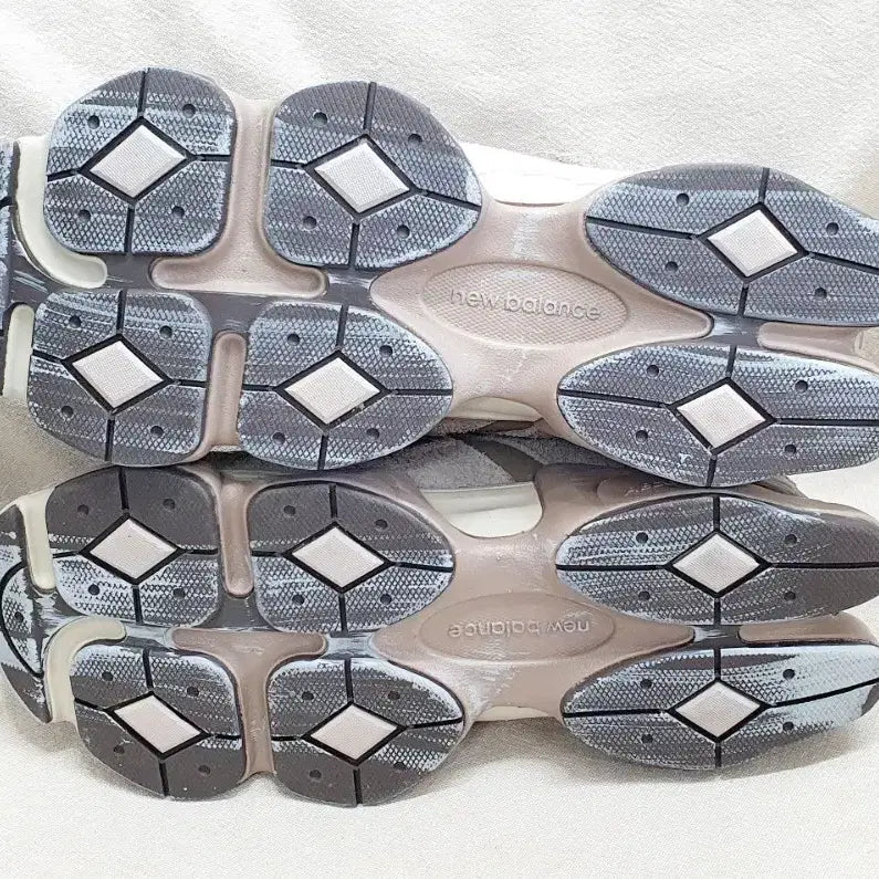 [BUNJANG] New Balance 9060 Mushroom Beige Sneakers / NB 뉴발란스 9060 머쉬룸 베이지 290 <새상품>