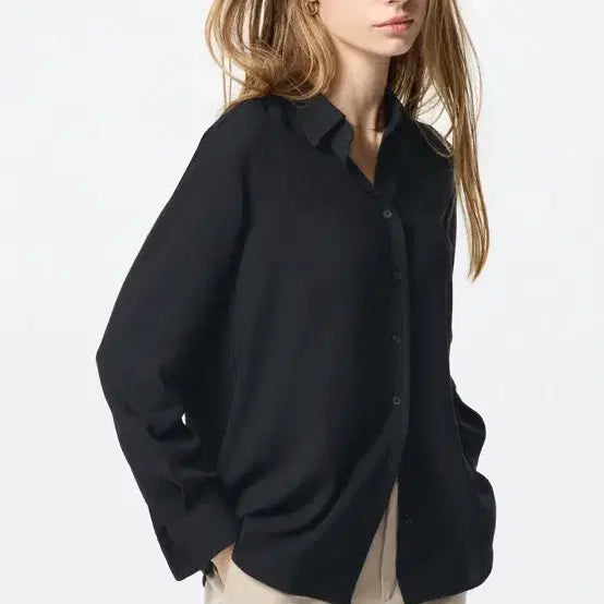 [BUNJANG] Uniqlo Rayon Blouse Shirt Bundle Set / 유니클로 레이온블라우스 셔츠 블랙, 화이트 m