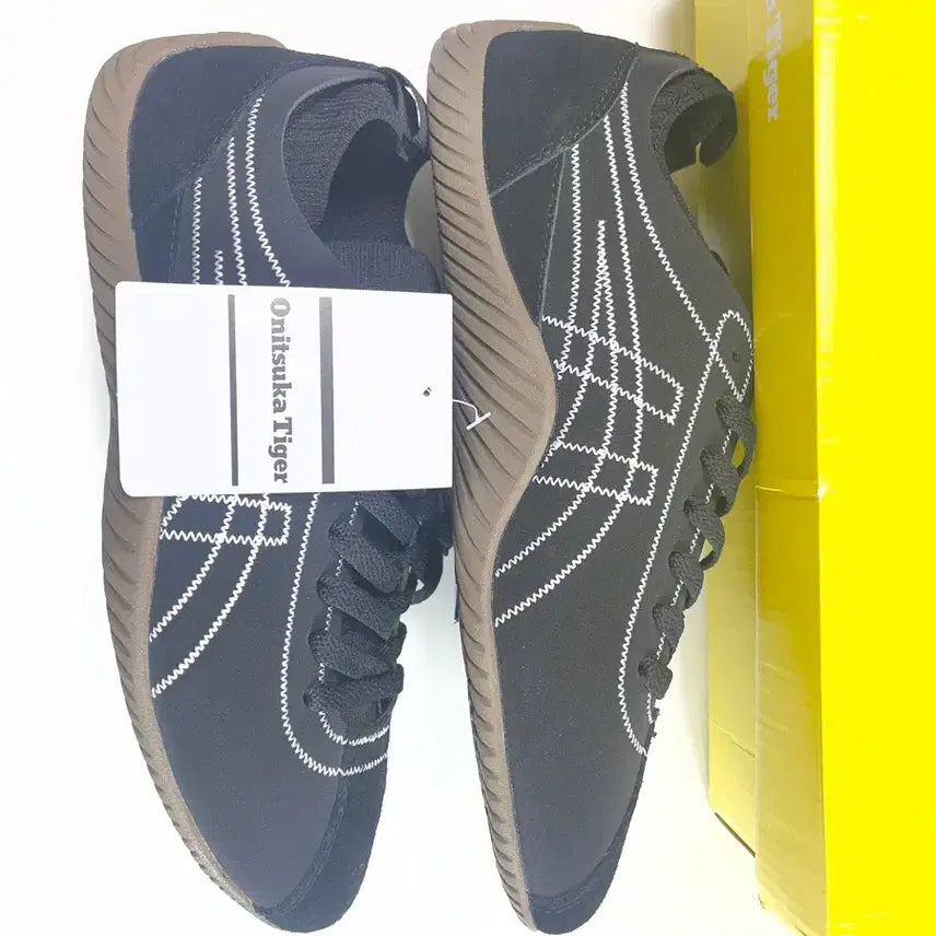 [SOLD OUT] 오니츠카타이거 스크로우 블랙 화이트