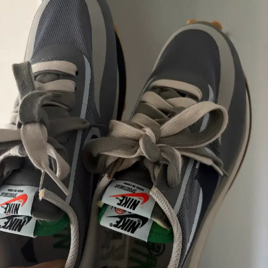 [BUNJANG] Nike Sacai Sneakers / [245] 나이키 사카이