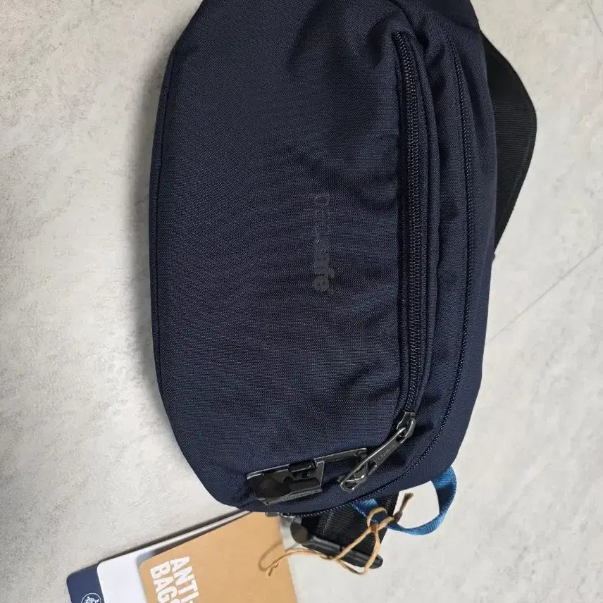 [BUNJANG] Pacsafe Hip Sack Navy New with Tag / Pacsafe 힙색 네이비 새상품 택