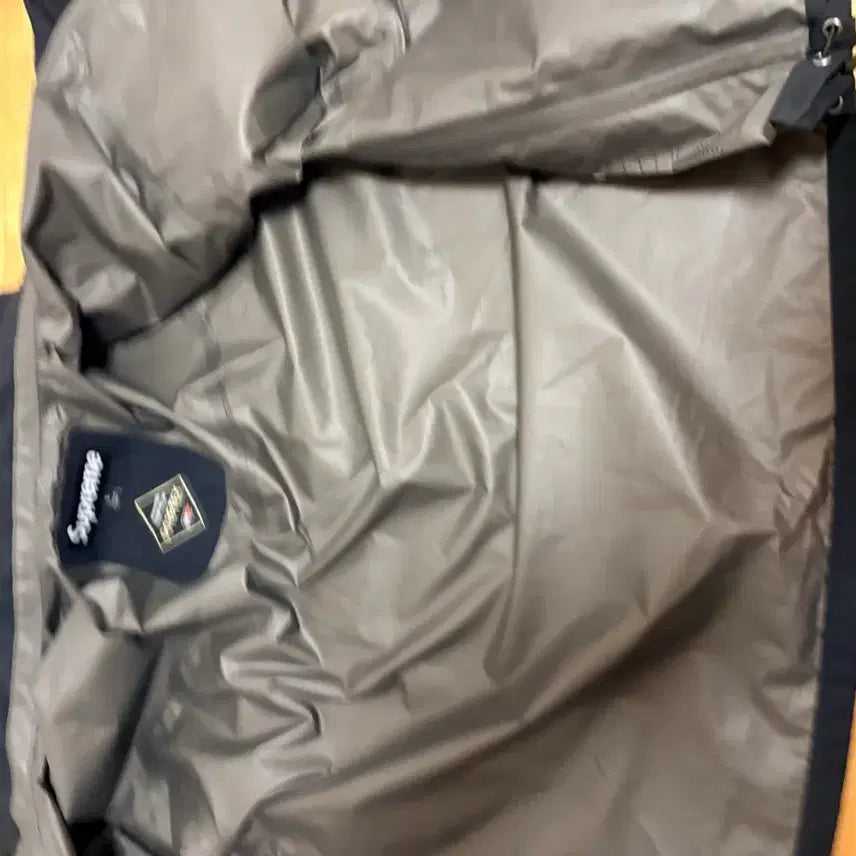 [BUNJANG] Supreme Gore-Tex Taped Seam Shell Jacket Black L / 슈프림 고어텍스 테이프드 심 쉘 자켓 블랙 L