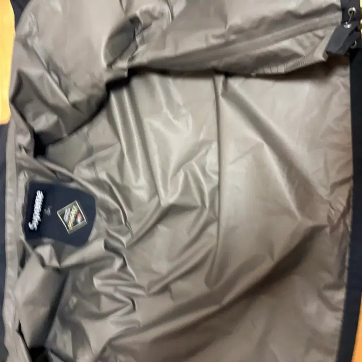 [BUNJANG] Supreme Gore-Tex Taped Seam Shell Jacket Black L / 슈프림 고어텍스 테이프드 심 쉘 자켓 블랙 L