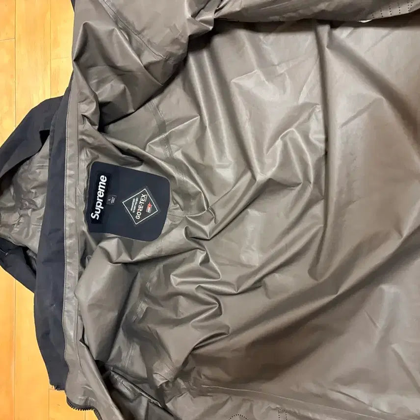 [BUNJANG] Supreme Gore-Tex Taped Seam Shell Jacket Black L / 슈프림 고어텍스 테이프드 심 쉘 자켓 블랙 L