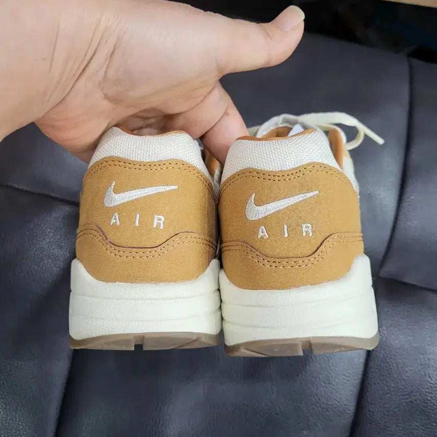 [BUNJANG] Nike Air Max Brown/Mustard Sneakers / 나이키 에어맥스
