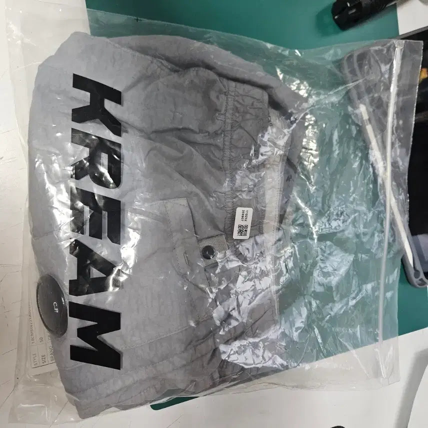 [SOLD OUT] C.P. 컴퍼니 플렛 나일론 스윔 팬츠