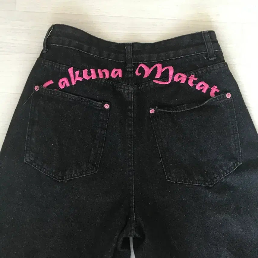 [BUNJANG] Black Denim Pants / 핑크 자수 포인트 블랙데님 M