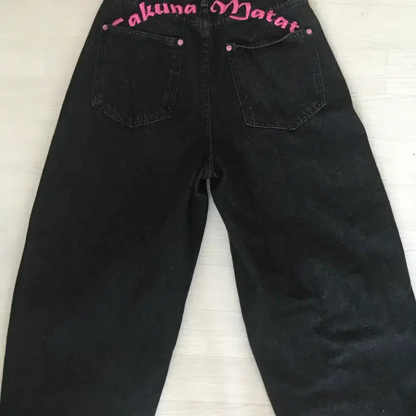 [BUNJANG] Black Denim Pants / 핑크 자수 포인트 블랙데님 M