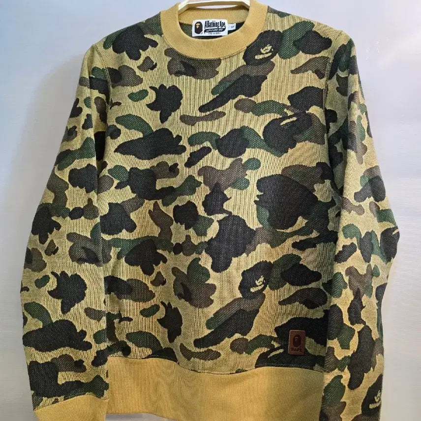 [BUNJANG] A Bathing Ape Camo Fleece Sweatshirt / A Bathing Ape 카모 플리스 맨투맨