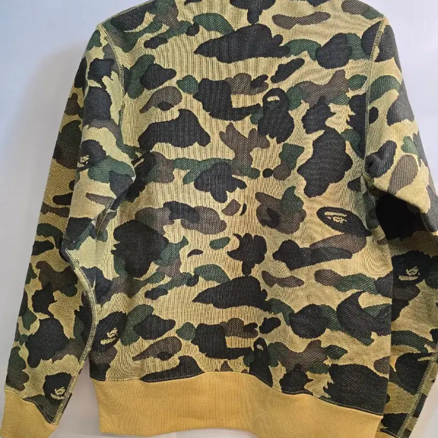 [BUNJANG] A Bathing Ape Camo Fleece Sweatshirt / A Bathing Ape 카모 플리스 맨투맨