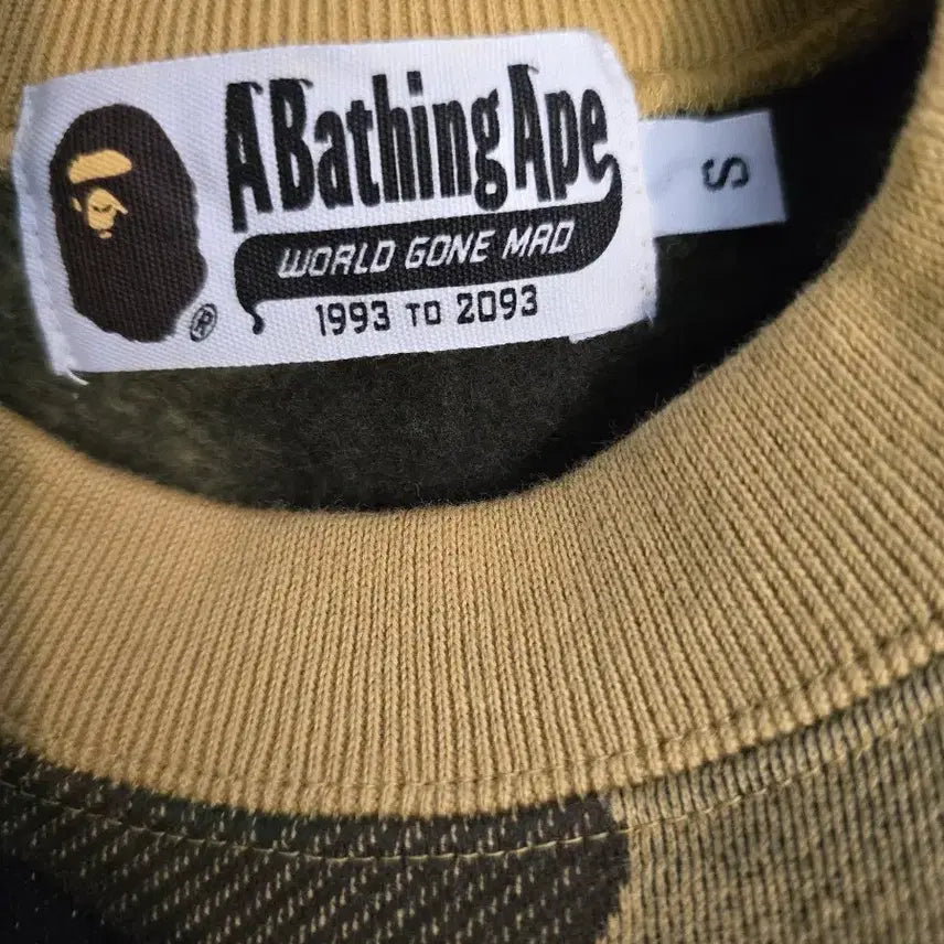 [BUNJANG] A Bathing Ape Camo Fleece Sweatshirt / A Bathing Ape 카모 플리스 맨투맨