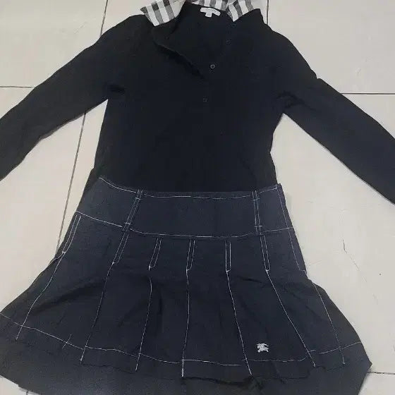 [BUNJANG] Burberry Black Label Pleated Skirt &amp; Long Sleeve Shirt / 버버리 블랙라벨 주름스커트 36/ 버버리 긴팔 77