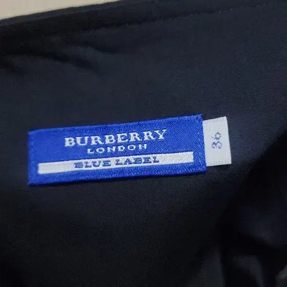 [BUNJANG] Burberry Black Label Pleated Skirt &amp; Long Sleeve Shirt / 버버리 블랙라벨 주름스커트 36/ 버버리 긴팔 77