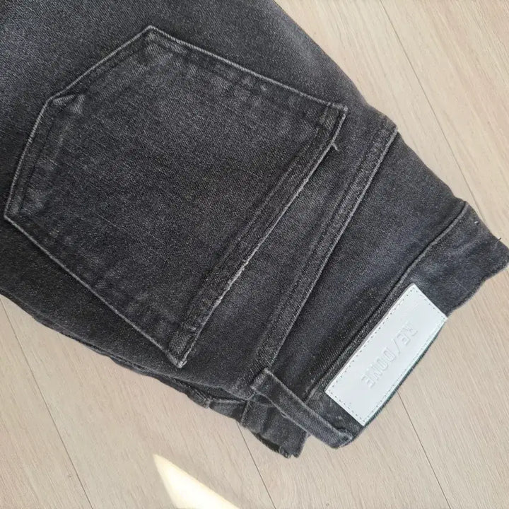 [BUNJANG] Re/Done Black Denim Cut-Off Jeans / 리던 블랙 데님 컷오프진