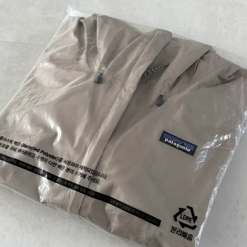 [SOLD OUT] 파타고니아 하드쉘 바람막이 자켓 베이지