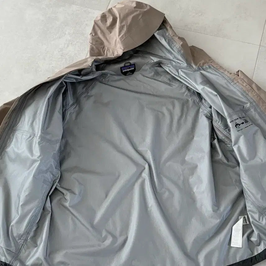 [SOLD OUT] 파타고니아 하드쉘 바람막이 자켓 베이지