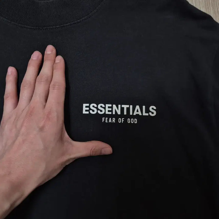 [BUNJANG] Fear of God Essentials Big Print Long Sleeve T-Shirt / 피어오브갓 에센셜 빅프린팅 롱슬리브 긴팔티셔츠 M(95)