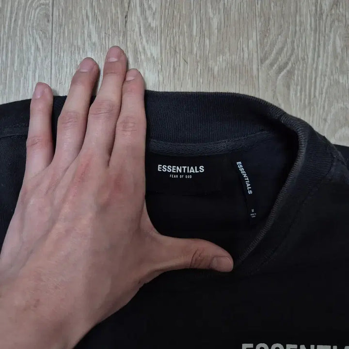 [BUNJANG] Fear of God Essentials Big Print Long Sleeve T-Shirt / 피어오브갓 에센셜 빅프린팅 롱슬리브 긴팔티셔츠 M(95)