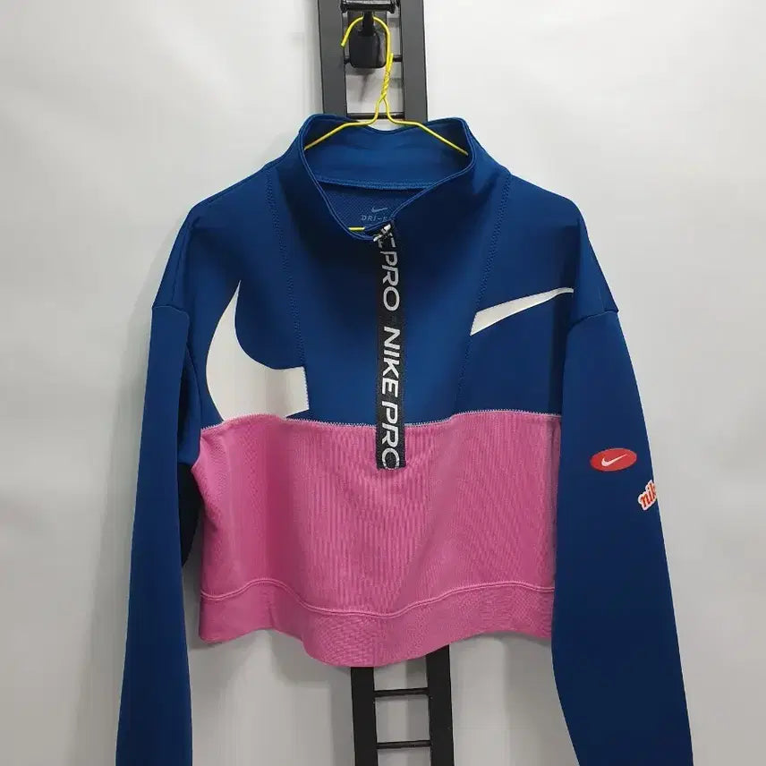 [BUNJANG] Nike Pro Icon Clash Crop Top - Pink/Navy, Size L / 나이키 프로 반집업 크롭 티셔츠 아이콘클래쉬 핑크 네이비 L