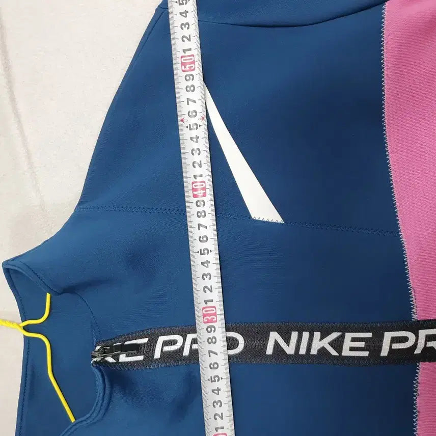[BUNJANG] Nike Pro Icon Clash Crop Top - Pink/Navy, Size L / 나이키 프로 반집업 크롭 티셔츠 아이콘클래쉬 핑크 네이비 L