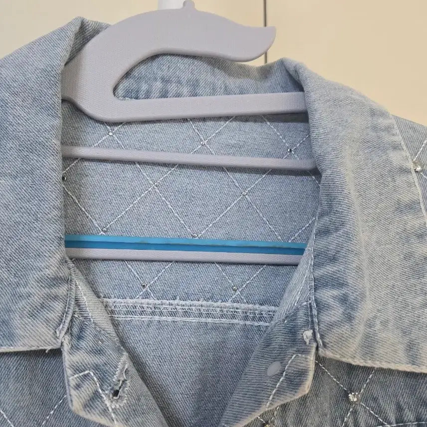 [BUNJANG] Stone Embellished Denim Jacket / 연청 스톤포인트 데님 자켓