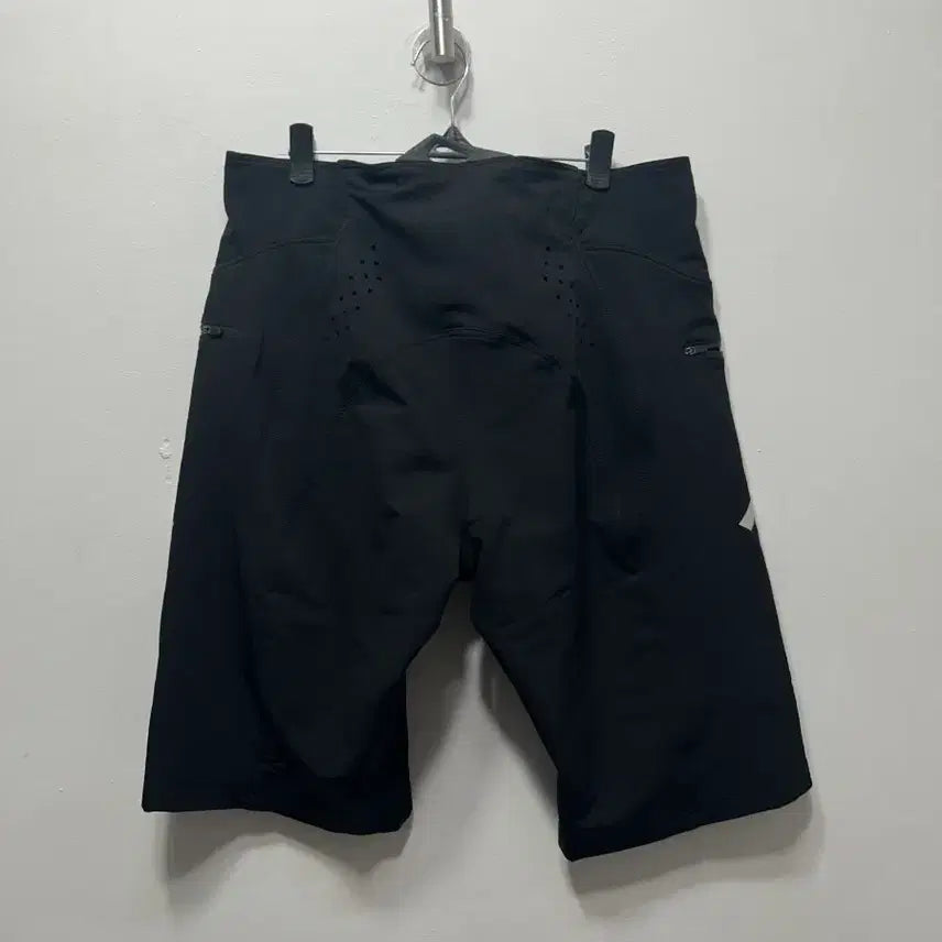 [BUNJANG] Delicate Fox Black Cycling Shorts 32 / 델리케이트 폭스 블랙 반바지 사이클 32