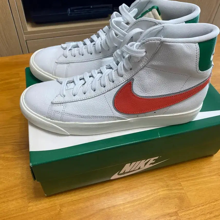[BUNJANG] Nike x Stranger Things Blazer 260 Sneakers / 나이키 x 기묘한 이야기 블레이져 260 새상품