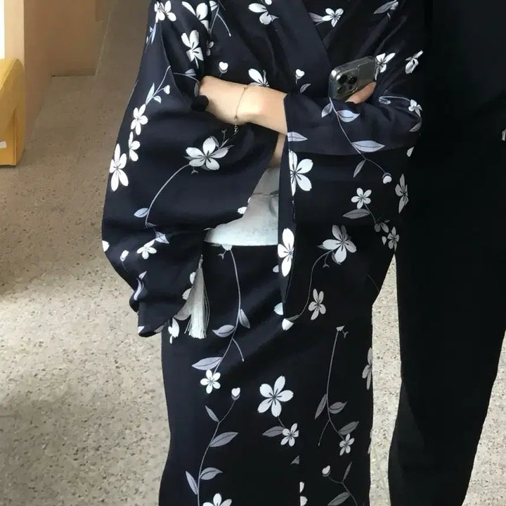 [BUNJANG] Graduation Photo Black Floral Yukata Rental / 졸업사진 유카타