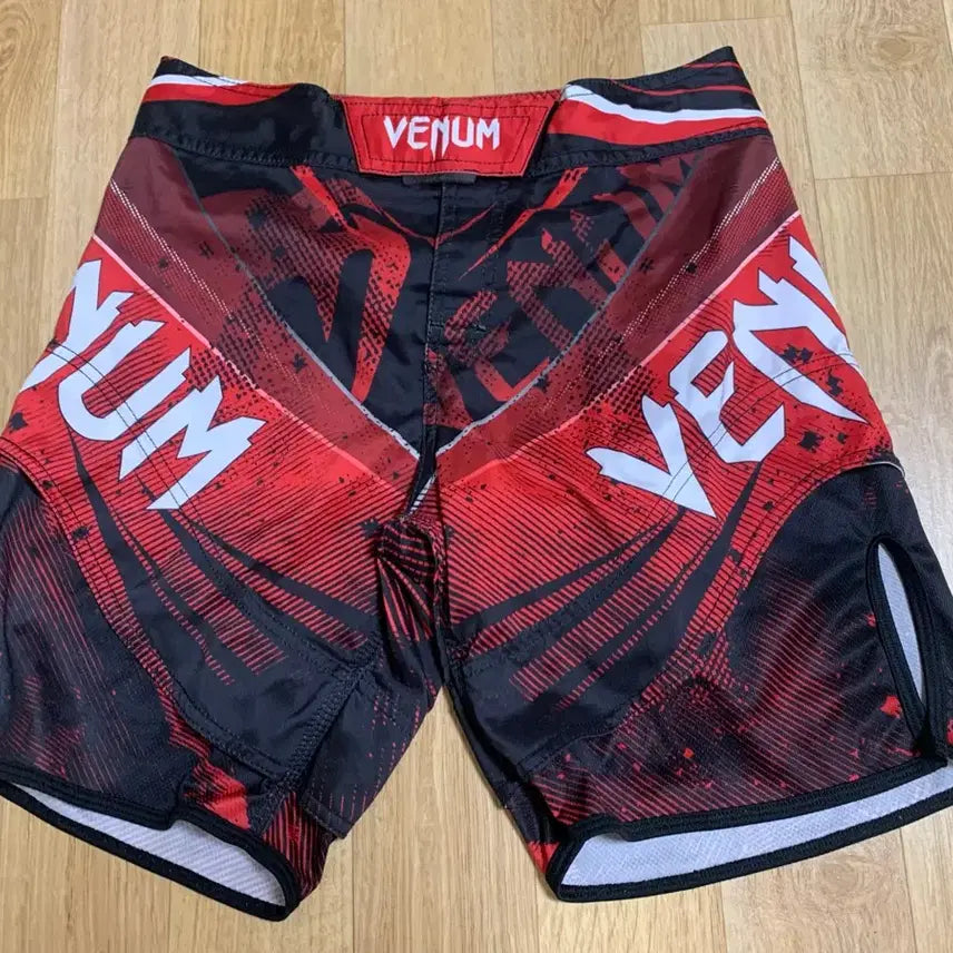 [BUNJANG] VENUM UFC Fight Shorts Red (XS Size) / VENUM UFC 파이트 쇼츠  (XS 사이즈) 이민 정리