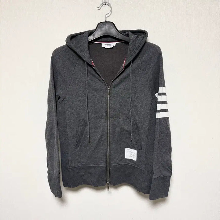 [SOLD OUT] [3] 톰브라운 사선완장 후드집업 다크 그레이